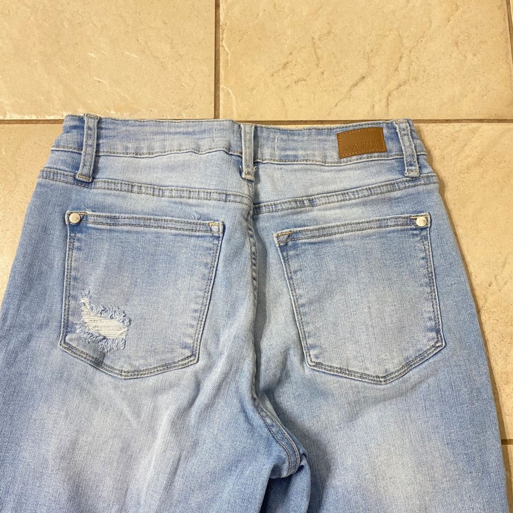 Judy Blue Boyfriend Fit Distressed Light Wash Jeans Shredded Raw Hem Size 5/27 - Picture 9 of 10